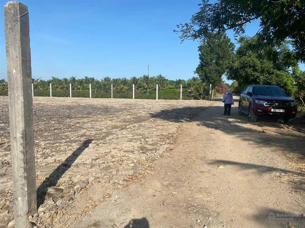 Chính chủ cần bán mảnh đất vườn mt đường 10m xã lê minh xuân, bình chánh, cách vành đai 3 chỉ 1km