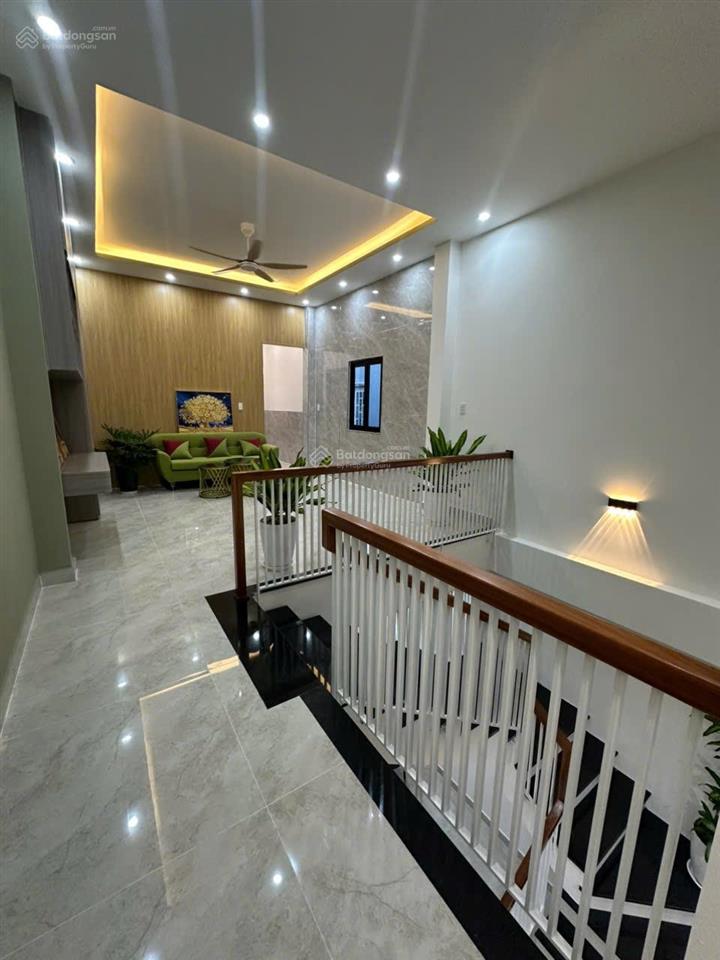 Cần bán nhà 2 tầng mặt tiền đường 7m5 mân quang 8 dt 100m