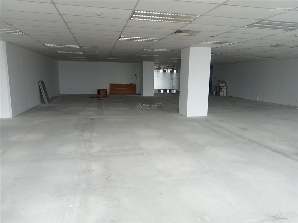 Công ty chúng tôi cho thuê tòa nhà 789 hoàng quốc việt, dt 200m2, giá 300k/m2/th