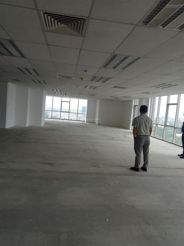 Công ty chúng tôi cho thuê tòa nhà 789 hoàng quốc việt, dt 200m2, giá 300k/m2/th