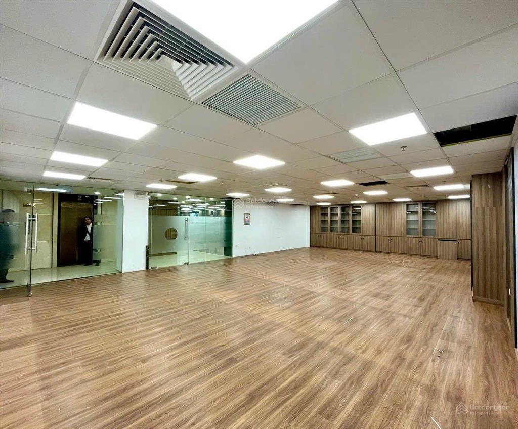 Cho thuê tòa nhà văn phòng mặt phố xuân la, diện tích 200m²
