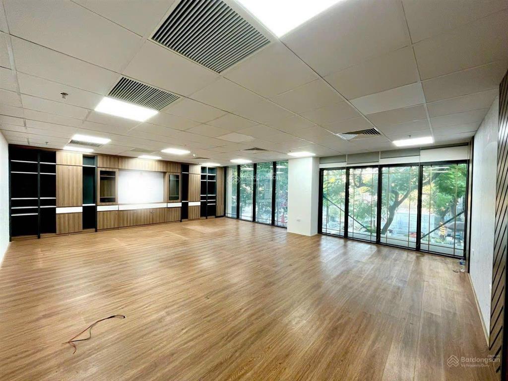 Cho thuê tòa nhà văn phòng mặt phố xuân la, diện tích 200m²