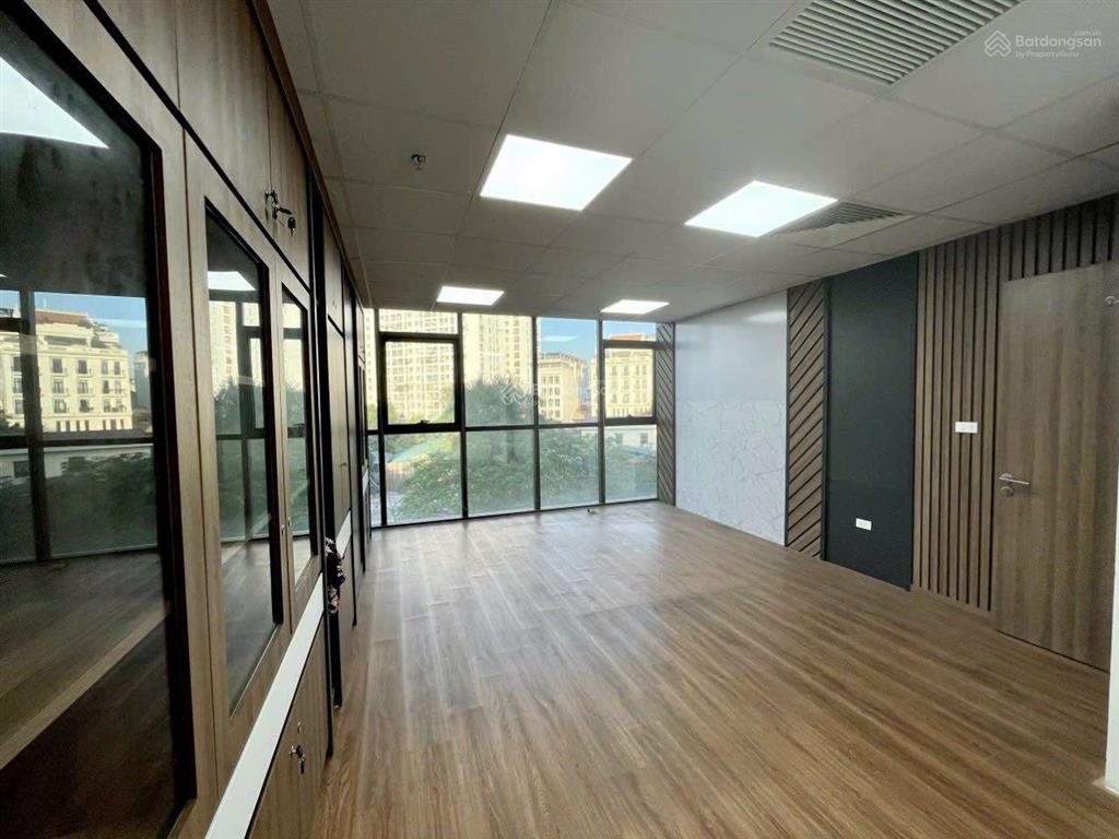 Cho thuê tòa nhà văn phòng mặt phố xuân la, diện tích 200m²