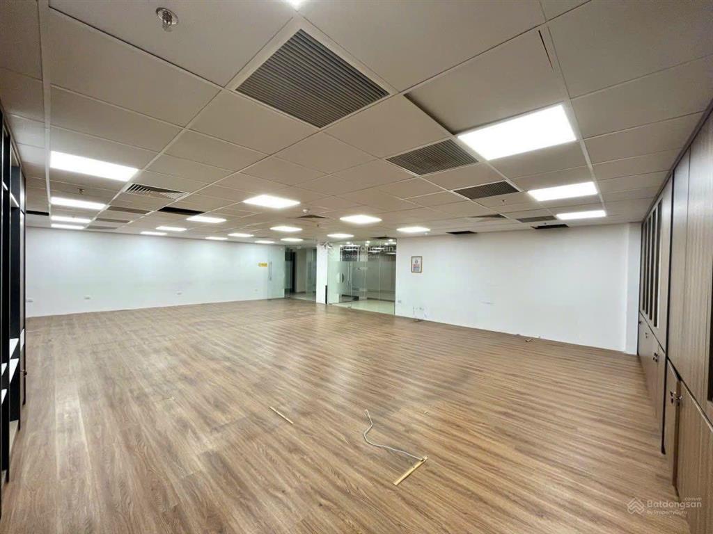 Cho thuê tòa nhà văn phòng mặt phố xuân la, diện tích 200m²