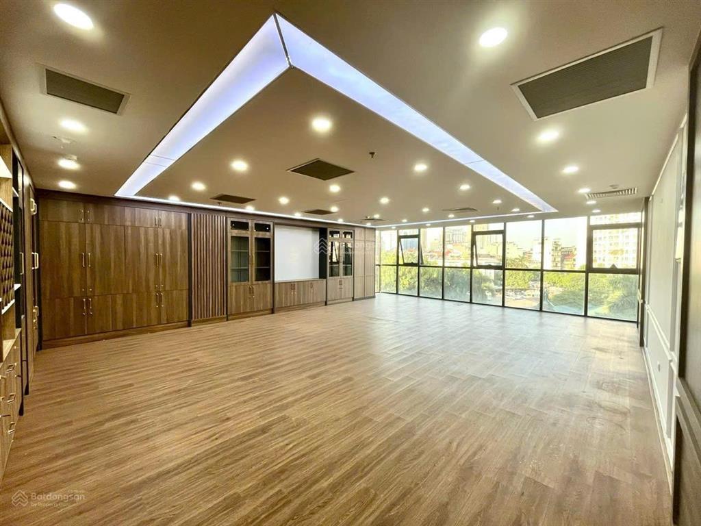Cho thuê tòa nhà văn phòng mặt phố xuân la, diện tích 200m²