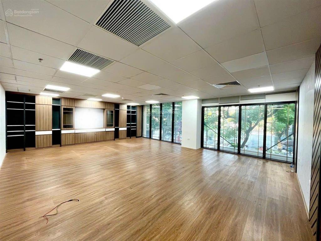 Cho thuê tòa nhà văn phòng mặt phố xuân la, diện tích 200m²