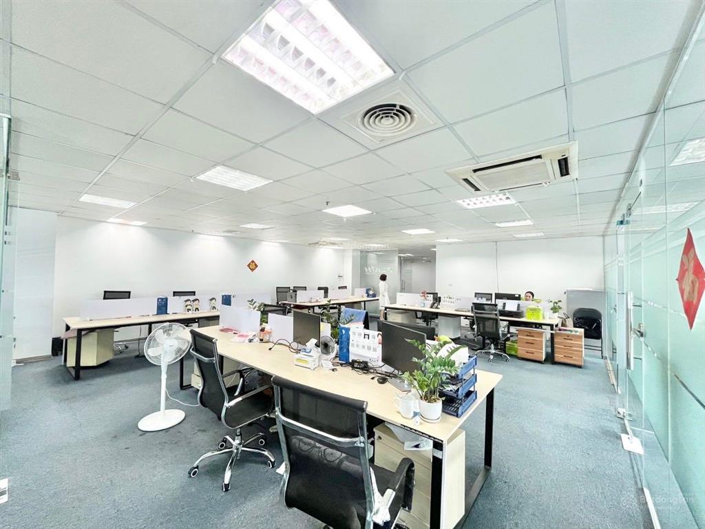 Cho thuê tòa nhà văn phòng mặt phố đội cấn, diện tích 120m, giá thuê 110k/m2