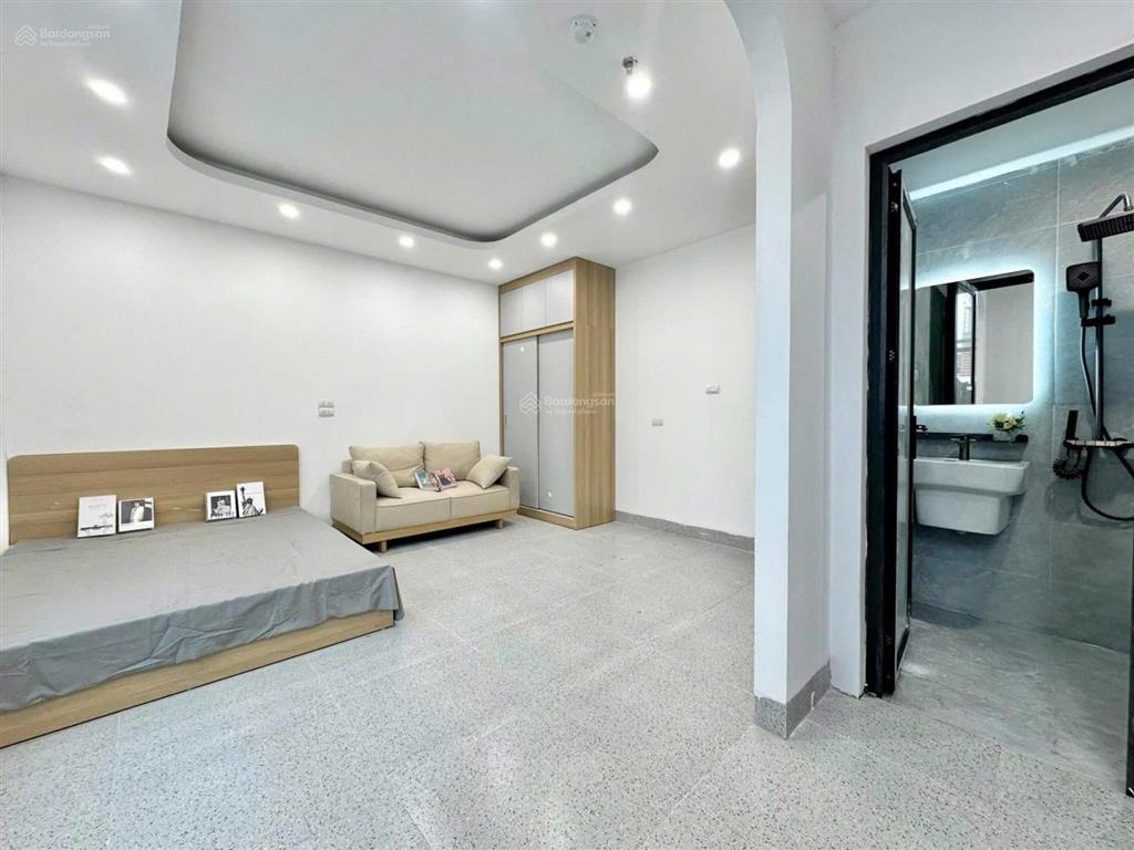 Tòa apartment đẳng cấp 102m2x9t thang máy. full nội thất, pccc, dòng tiền 2.1 tỷ/năm phố linh lang.