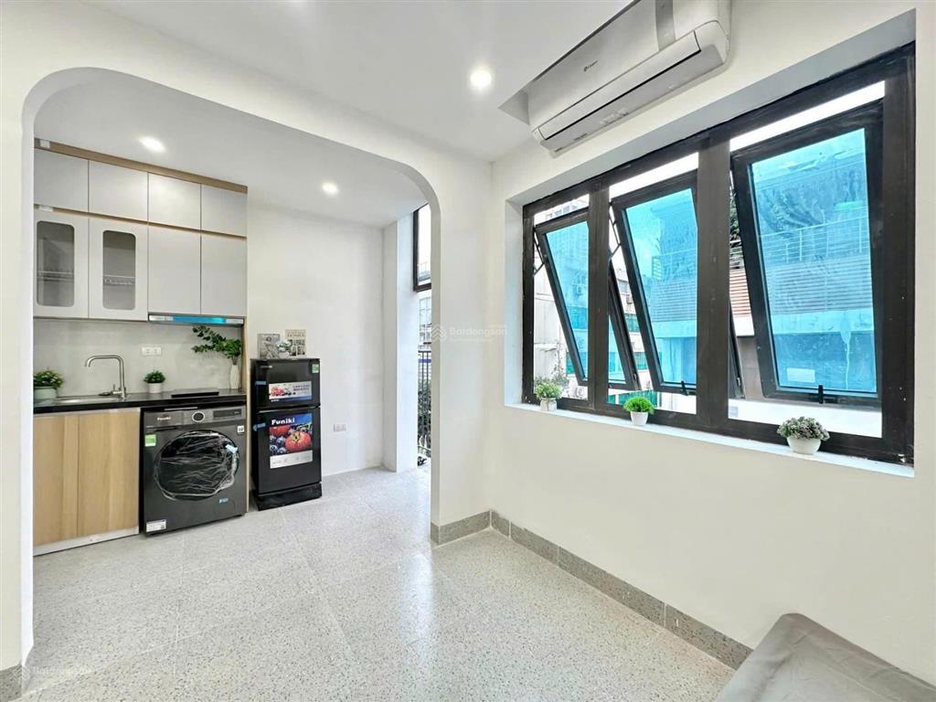 Tòa apartment đẳng cấp 102m2x9t thang máy. full nội thất, pccc, dòng tiền 2.1 tỷ/năm phố linh lang.