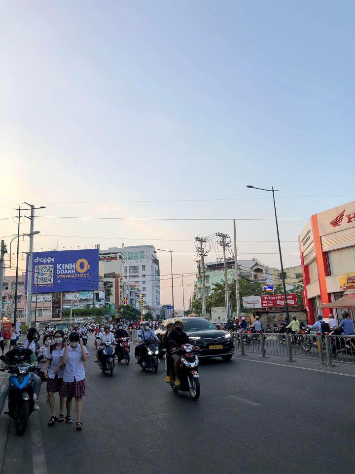 Nhà mặt tiền Gò Vấp đường số 6 ngang 4m dài 11m SHCN 44m2 trệt lầu HC đủ,.,.