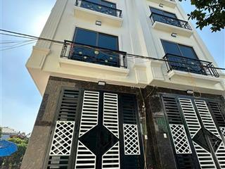 Căn này mua đầu tư để cho thuê thì tuyệt vời ngay sát trường đại học. nhà lô góc cực thoáng, ngõ 4m