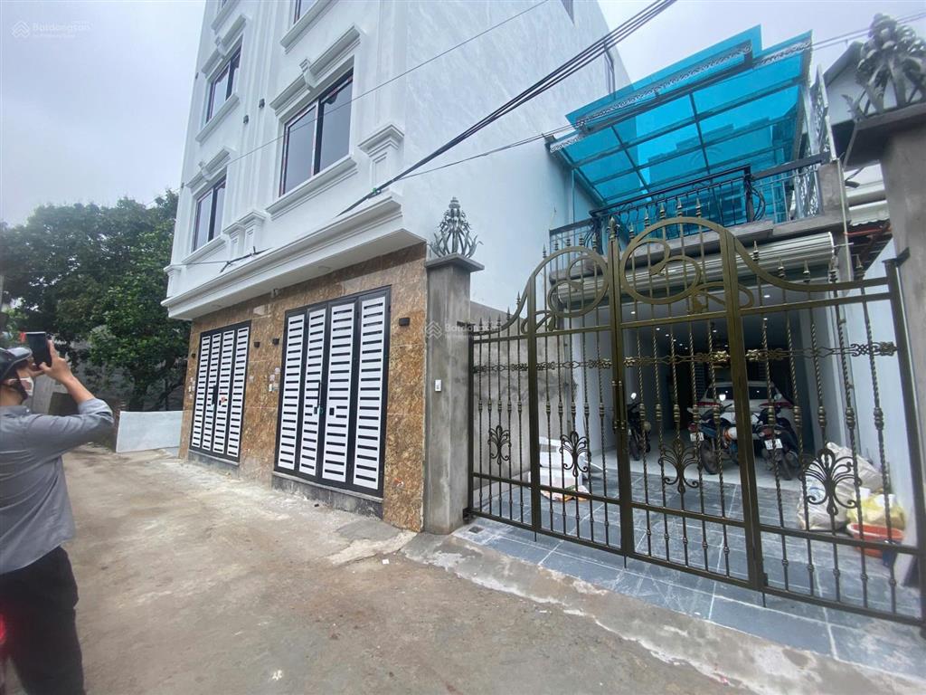 Tài chính hơn 3 tỉ còn duy nhất căn nàygần quốc lộ 6ô tô đỗ cửanhà lô góc 4 tầng. vị trí cực đep