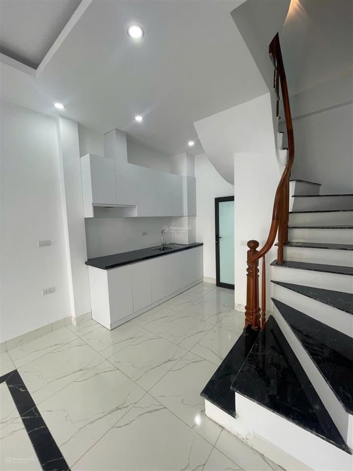 Tài chính hơn 3 tỉ còn duy nhất căn nàygần quốc lộ 6ô tô đỗ cửanhà lô góc 4 tầng. vị trí cực đep