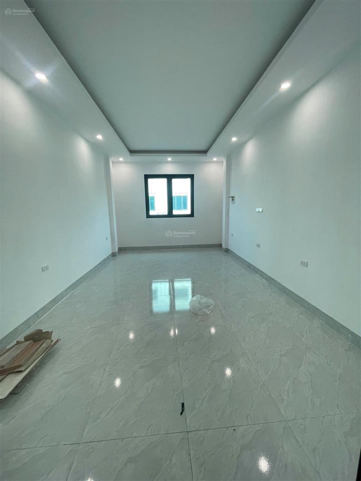 Tài chính hơn 3 tỉ còn duy nhất căn nàygần quốc lộ 6ô tô đỗ cửanhà lô góc 4 tầng. vị trí cực đep