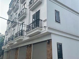 Tài chính nhỉnh 3 tỷ nên xem căn này gấp! nhà đẹp mĩ mãn. không có điểm chê, ô tô vào tận cổng