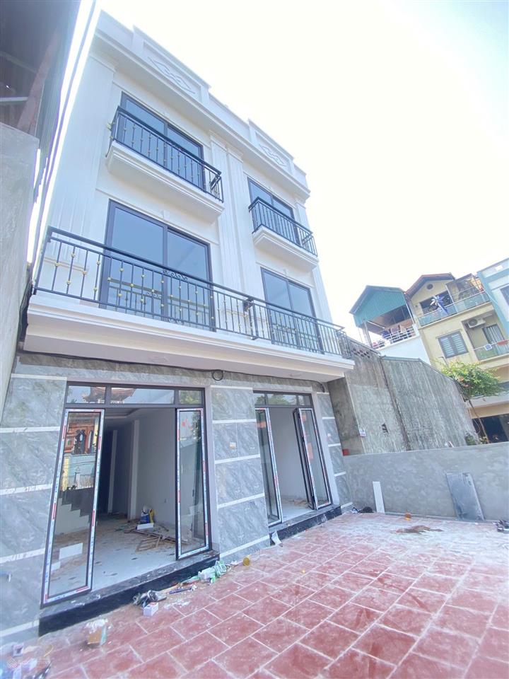 Vị trí đẹp bậc nhất chương mỹđối diện nhà văn hóa, cạnh sân bóng thôn. ô tô đỗ ngày đêm cạnh nhà