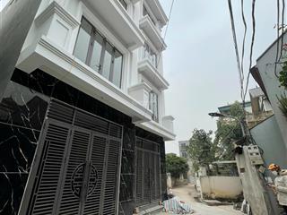 Nhà dân xây ngay sát chợkhu vực sầm uất phát triển nhất vân cônthật sự nhà này vị trí cực kì đẹp