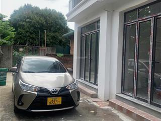 Tầm hơn 4 tỉ thì căn này đẹp nhất rồi!! cách 1 nhà ra đường ô tô dừng đỗ. nội thất có sẵn. ngõ rộng