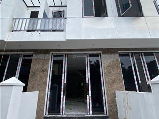 Nhà giáp vân côn diện tích khủng sân cổng riêng lô góc 3 mặt thoáng view như đà lạt giá mềm như bún