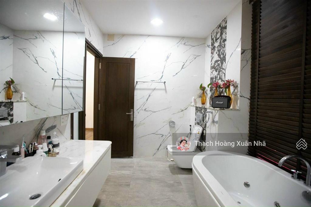 Xe hơi quay vòng, đường mai thị lựu, đa kao, q1  5,5 x 10m  5 tầng  chỉ 14 tỷ tl  0901 478 ***