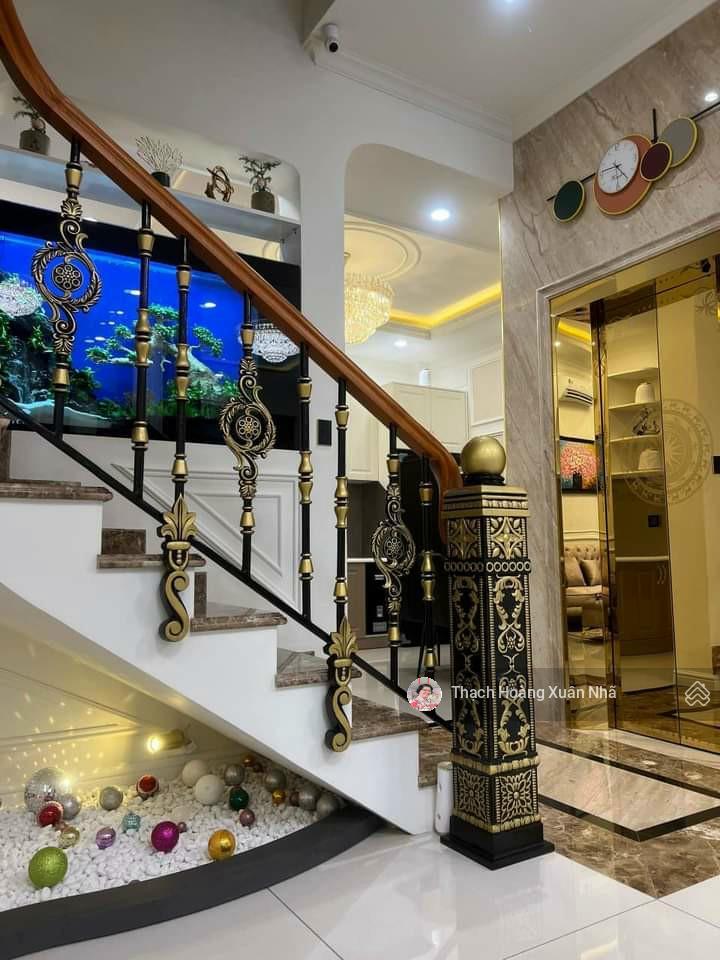 Xe hơi quay vòng, đường mai thị lựu, đa kao, q1  5,5 x 10m  5 tầng  chỉ 14 tỷ tl  0901 478 ***