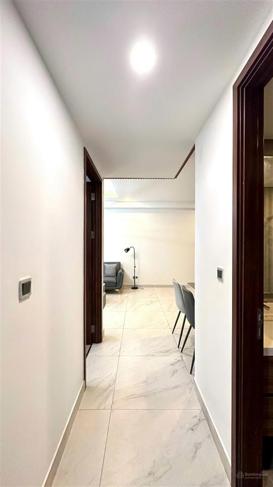 Cho thuê midtown m7 2pn  nội thất đầy đủ tầng cao ô xe hầm  view biệt thự giá 26tr/th.