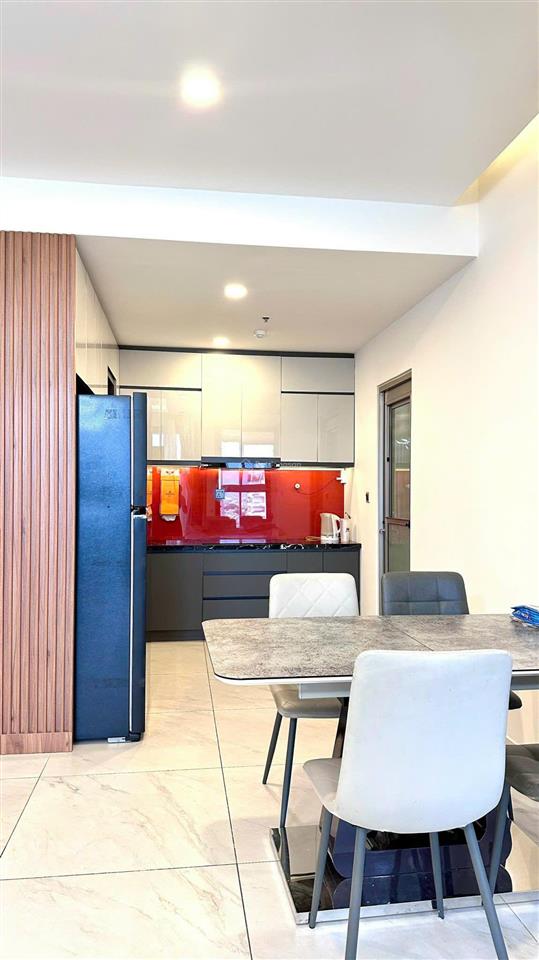 Cho thuê midtown m7 2pn  nội thất đầy đủ tầng cao ô xe hầm  view biệt thự giá 26tr/th.