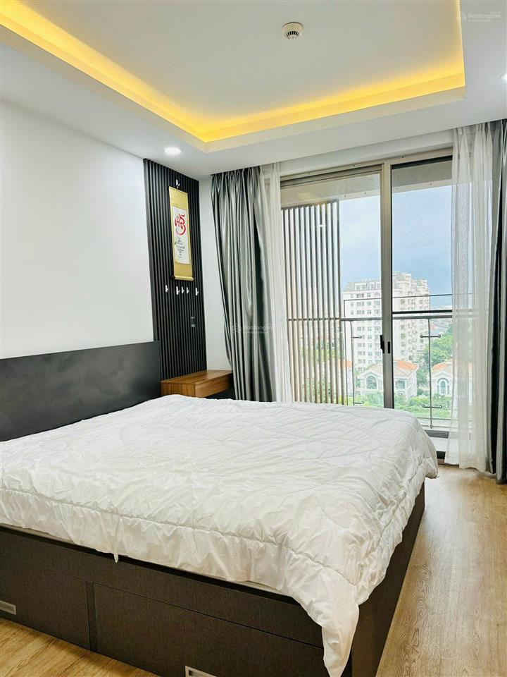 Cho thuê midtown m7 2pn  nội thất đầy đủ tầng cao ô xe hầm  view biệt thự giá 26tr/th.