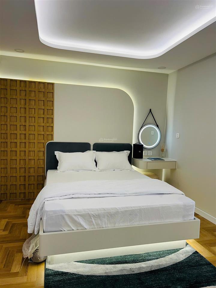 Cần bán căn hộ nam khang dt 121m2  đầy đủ nội thất cao cấp  2 mặt thoáng mát  giá 10,6 tỷ