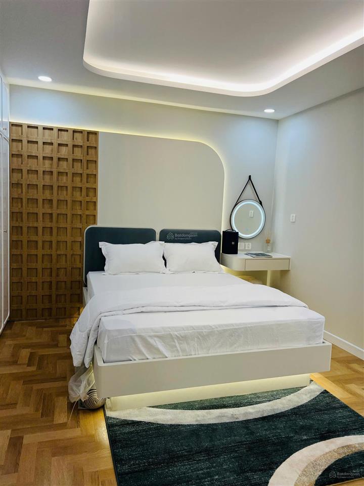 Cần bán căn hộ nam khang dt 121m2  đầy đủ nội thất cao cấp  2 mặt thoáng mát  giá 10,6 tỷ
