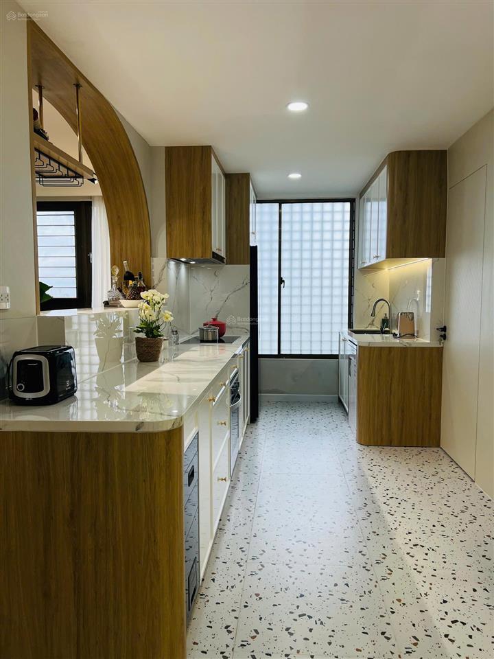 Cần bán căn hộ nam khang dt 121m2  đầy đủ nội thất cao cấp  2 mặt thoáng mát  giá 10,6 tỷ