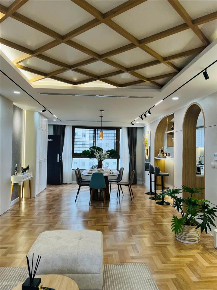 Cần bán căn hộ nam khang dt 121m2  đầy đủ nội thất cao cấp  2 mặt thoáng mát  giá 10,6 tỷ