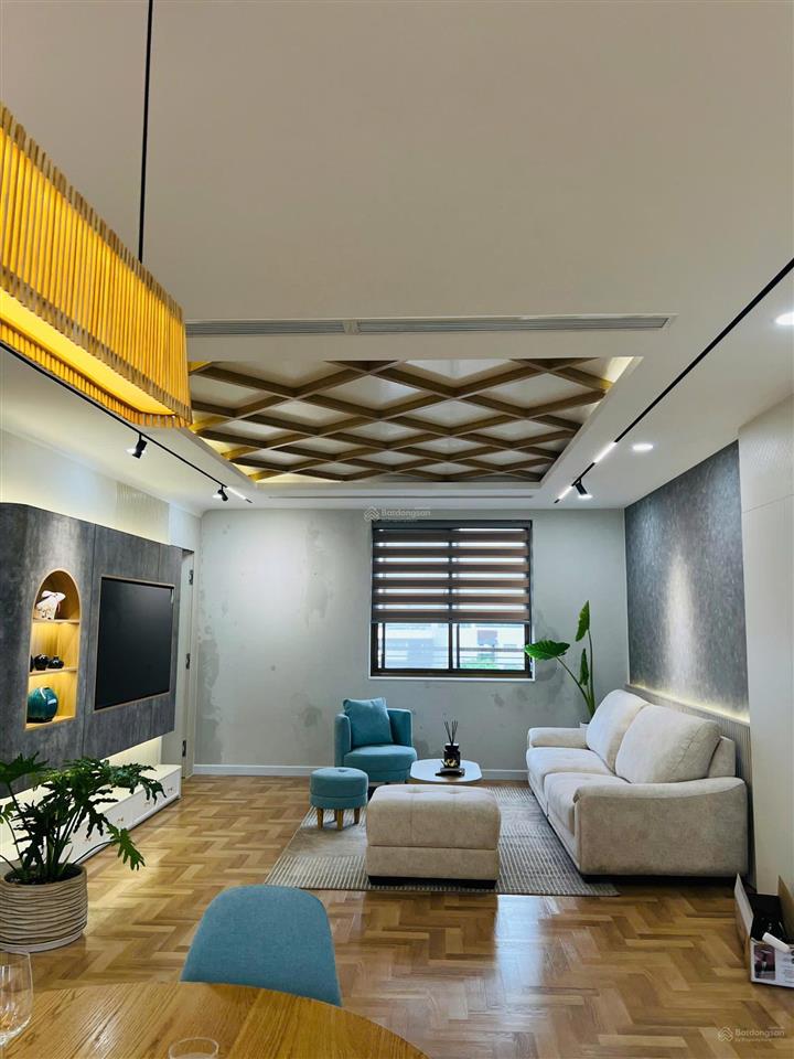 Cần bán căn hộ nam khang dt 121m2  đầy đủ nội thất cao cấp  2 mặt thoáng mát  giá 10,6 tỷ