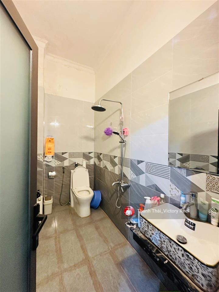 Bán nhà mới đẹp, hxh trường chinh gần chợ hoàng hoa thám  dt 4.2 x 16m 4 tầng  9.5 tỷ tl
