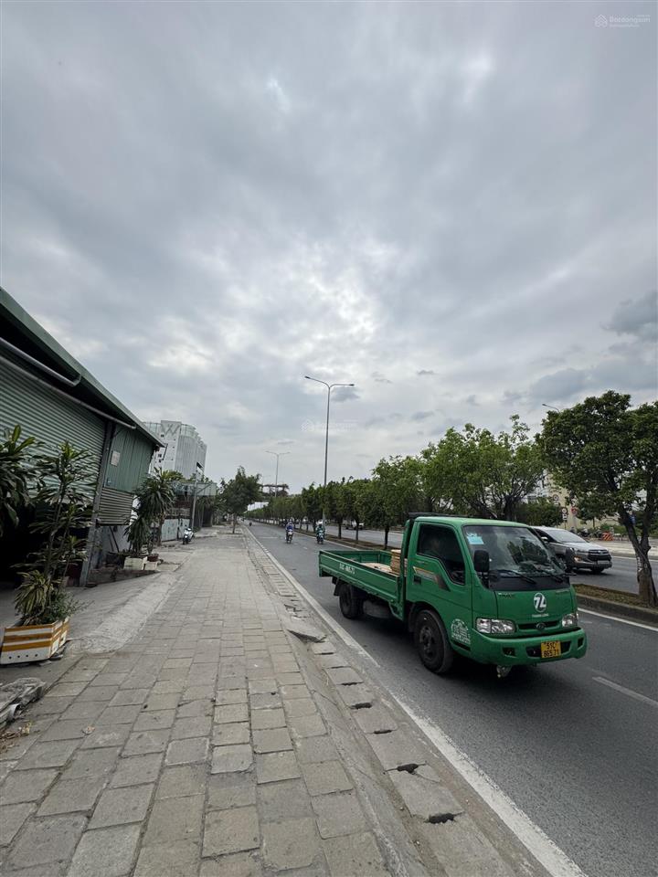 Bán nhà xưởng lô góc full thổ cư 300m2  mặt tiền võ văn kiệt