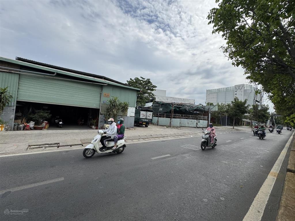 Bán nhà xưởng lô góc full thổ cư 300m2  mặt tiền võ văn kiệt