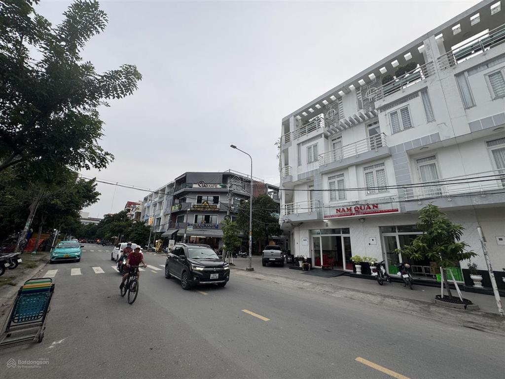 Mặt tiền ngay aeon mall  đường sầm uất 26m  nhà 5*20m