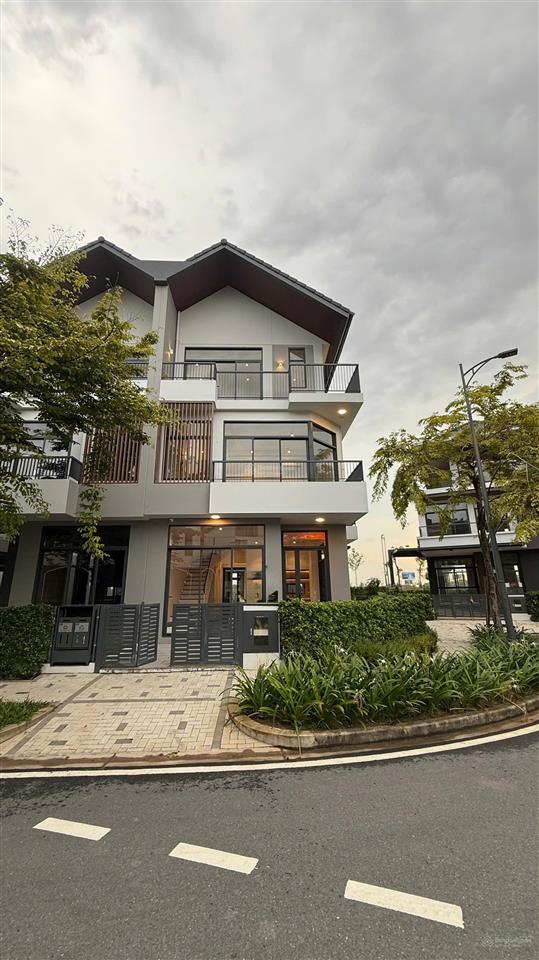 Cho thuê biệt thự id junction, 28 triệu/tháng, 180m2, 3pn, 4wc, 3 tầng