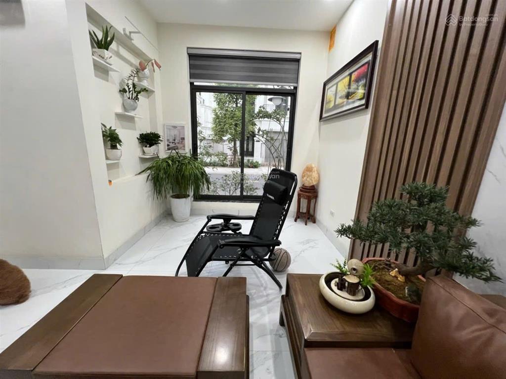 Cho thuê biệt thự khu vip ngọc trai an ninh 24/7 full nội thất mới xịn thang máy 4pn giá 45tr/th