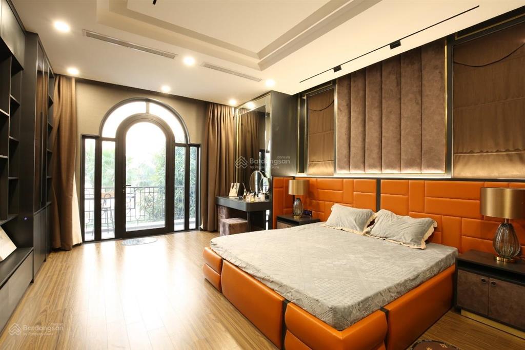 Cho thuê biệt thự đơn lập 300m2 mặt hồ 24,5ha thang máy full nội thất luxury siêu đẹp chỉ 90tr/th