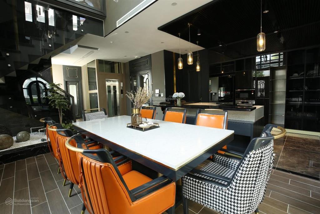 Cho thuê biệt thự đơn lập 300m2 mặt hồ 24,5ha thang máy full nội thất luxury siêu đẹp chỉ 90tr/th