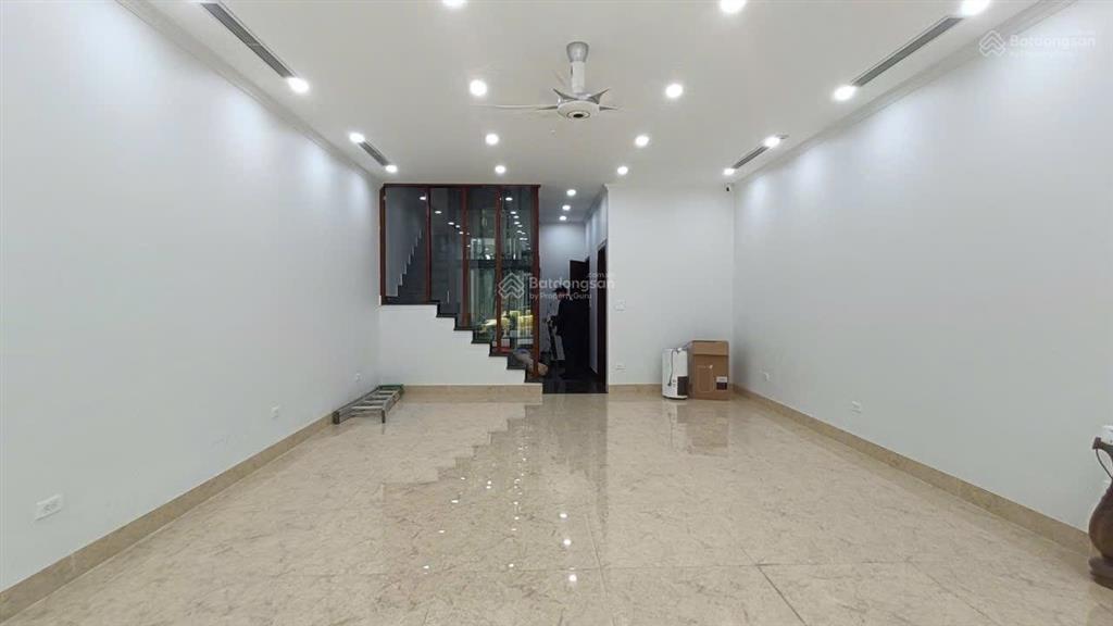 Cho thuê biệt thự san hô 150m2 full đồ đẹp trung tâm gần hồ, viniuni, để ở + văn phòng, 35tr/tháng