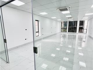 Cc cho thuê văn phòng 65  75m2 đẹp, giá tốt tại mặt phố cự lộc. ô tô đỗ cửa, giao dịch dễ dàng