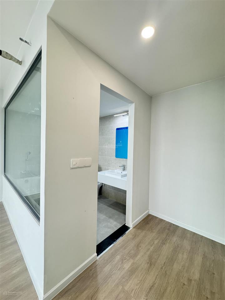 Bán nhanh căn 4pn 3wc 127,6m2, 8tỷ4 nhận nhà view quận 1 tầng trung gió mát cả ngày d  homme