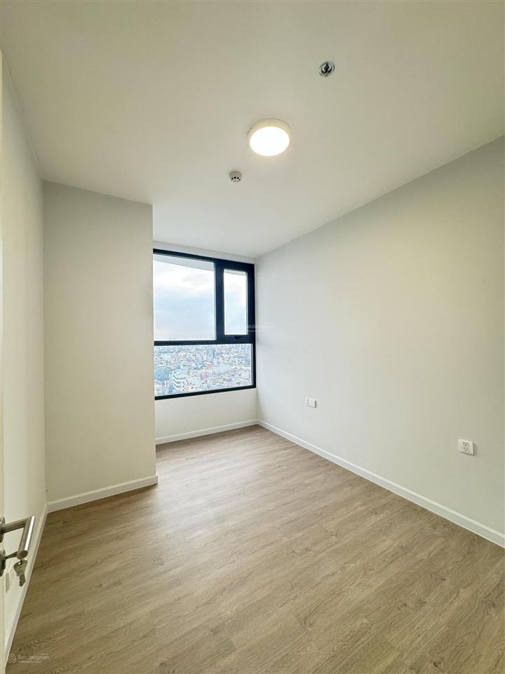 Bán nhanh căn 4pn 3wc 127,6m2, 8tỷ4 nhận nhà view quận 1 tầng trung gió mát cả ngày d  homme