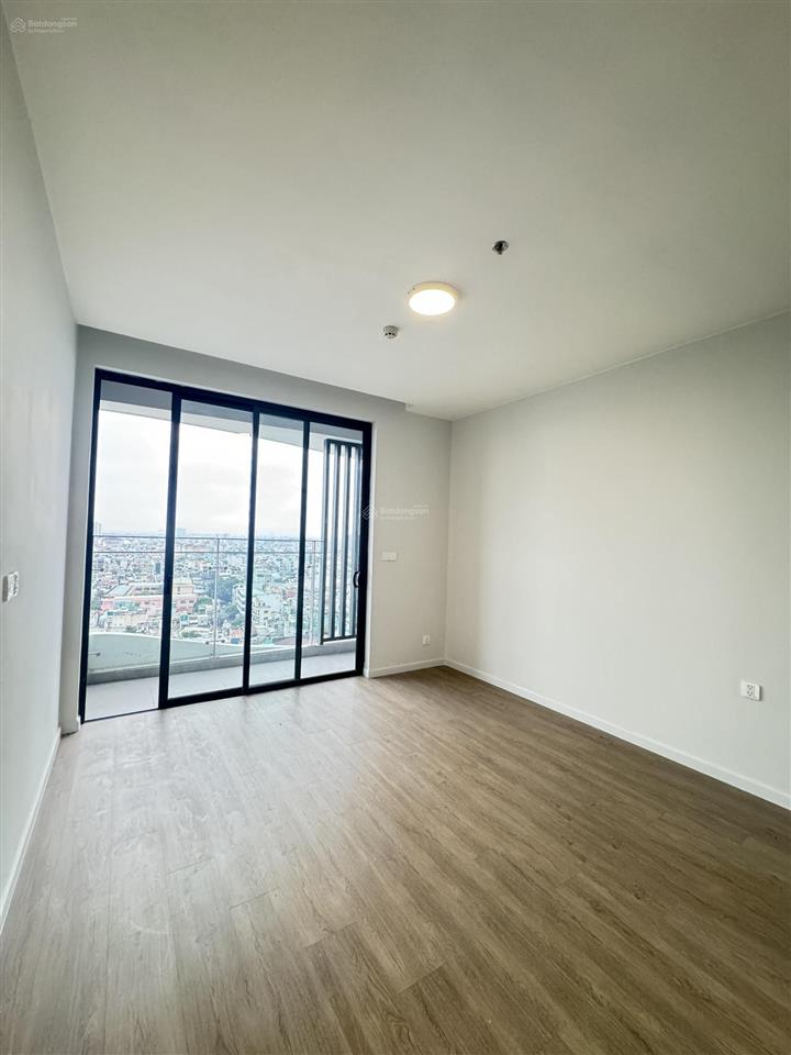 Bán nhanh căn 4pn 3wc 127,6m2, 8tỷ4 nhận nhà view quận 1 tầng trung gió mát cả ngày d  homme