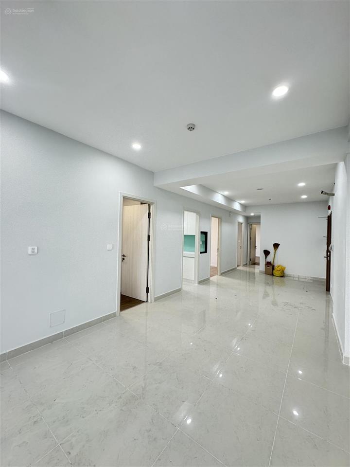 Bán nhanh căn 4pn 3wc 127,6m2, 8tỷ4 nhận nhà view quận 1 tầng trung gió mát cả ngày d  homme
