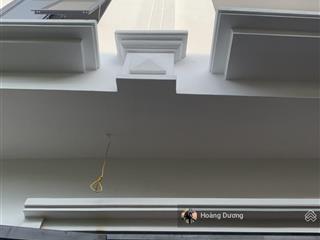 Nhà xây độc lập  mặt tiền thoáng  nhỉnh 3 tỷ  oto 50m. cách đại lộ thăng long 5p. 15p tt hà nội