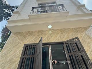 Hàng độc lập. chỉ 3,68 tỷ ô tô tới cửa. ngay gần trục chợ, trường học.. 10p tt hà đông