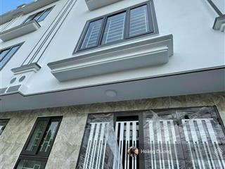 Nhà 3 tầnggần ql6. cách cầu mai lĩnh ~10p ôtô gần. gần tt chúc sơn, siêu thị lan chi. chỉ 2,9x tỷ